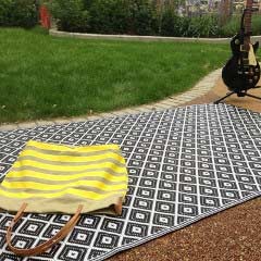 Arabian Nights Black and White Outdoor Rugs