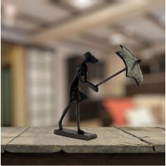 Europa Leisure Umbrella Girl in Wind Elur Iron Figurine 15cm