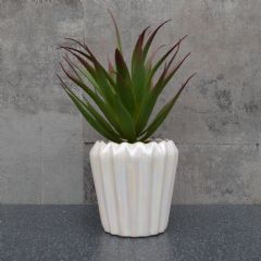Candlelight Small Plant In Geometric Pot - Pearlescent